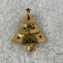 Vintage Christmas Tree Brooch 1.5&quot; Pin Goldtone Red Rhinestones Star Hol... - £6.20 GBP
