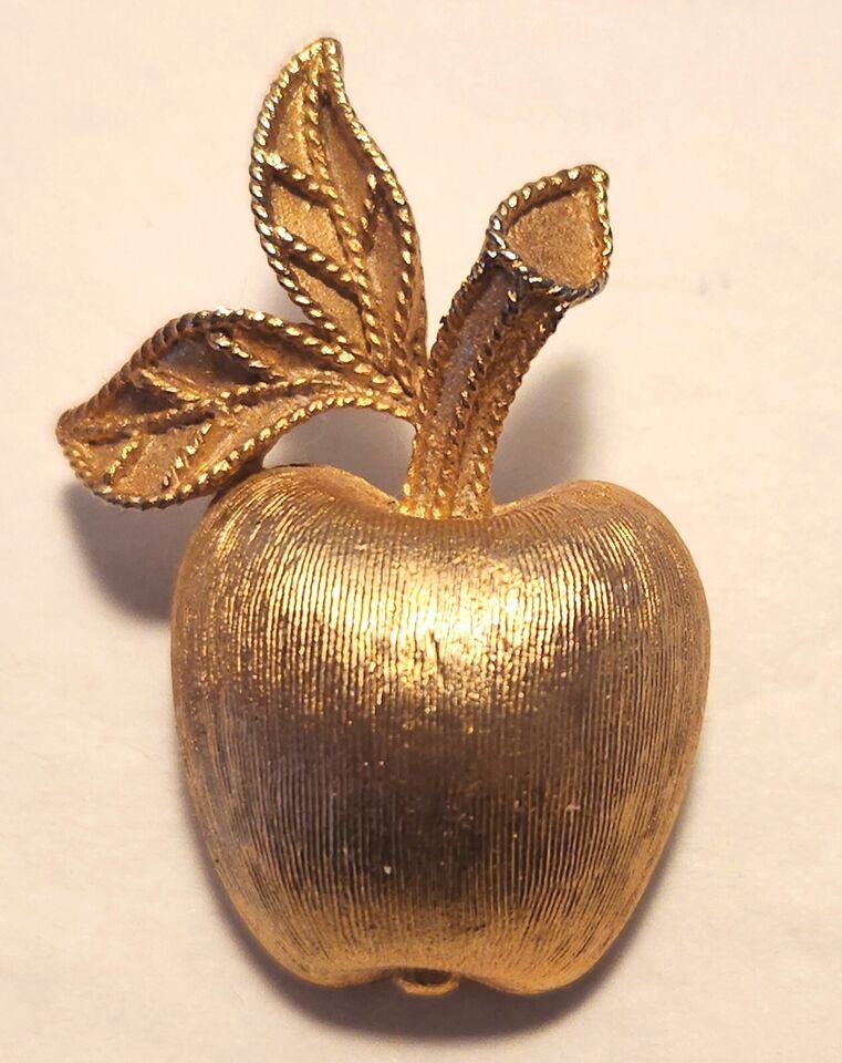 APPLE Pin Brooch Brushed Gold Tone Design Signed Avon Vintage Petite 1 Inch Tall - $9.99