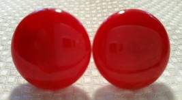 Vintage Marbleized Red Bakelite Round Disk Button Screw Back Earrings - £29.89 GBP