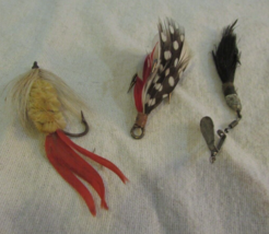 3 Old Vintage Fly Fishing Feathers Tail Topwater Fishing Lures BLACK/ Red Q - £14.23 GBP