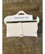 Unbranded Sunglasses/Glasses Case White - $343.29 MXN
