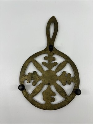 Vintage Cast Brass 3 Footed Trivet Handled with ornate Design 7”x4.5” Item image 3
