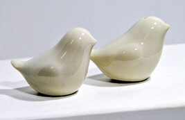 Vintage Salt &amp; Pepper Shakers Two Small White Birds Sleek Simple Design Art - £7.82 GBP