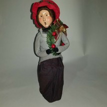 2000  Byers Choice Carolers female With Wreath plaid dress #15 - $55.71