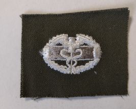 ARMY COMBAT MEDICAL BADGE CLOTH VIETNAM WAR ERA STYLE 2 NOS :KY21-1 - $5.94