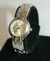 GENEVA  QUARTZ WATCH WOMAN SILVER COLORED CHAIN BRACELET WATCH CLASSIC BAND - $16.47