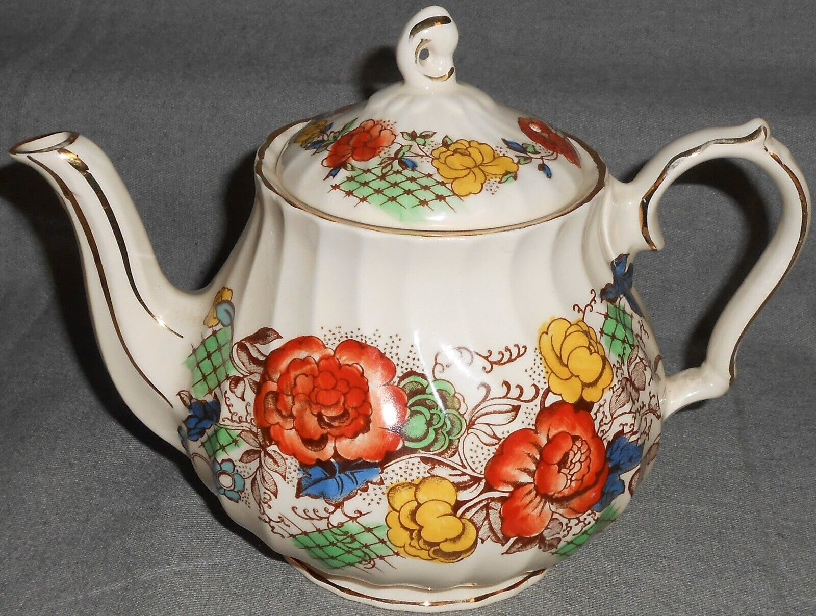 Sadler ROSE GARDEN PATTERN Four Cup Teapot ENGLAND - $29.69