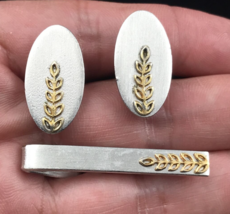 Vintage Shields Silver Tone Gold Leaves Raised Relief Cufflinks &amp; Tie Clip Set - £10.52 GBP