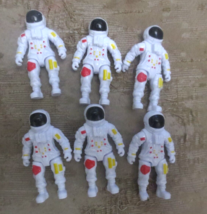 6 vintage 3 1/4&quot; Astronauts White suit with color patches plastic - £14.74 GBP