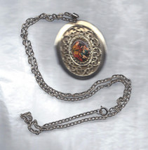 Vintage Jewelry Locket Photo Locket w Chain Victorian Lovers Painting - £23.97 GBP
