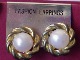 Vintage Jewelry Lot of 2 Retro 1970s Clip-on Earrings 1 PearlGreen 1 Whi... - $15.99