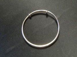 silver bracelet costume jewelry super cute - $5.00