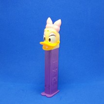 DAISY DUCK Walt Disney PEZ Dispenser MADE IN HUNGARY With Feet PURPLE STEM - $26.90 MXN
