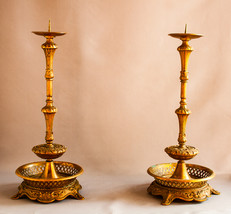Candelabros de bronce antiguos. Portavelas de madera. Candiles. Candeleros. - $7,013.53 MXN
