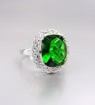 STUNNING 18kt White Gold Plated Emerald-Cut Emerald Green CZ Crystals Ring - £25.12 GBP