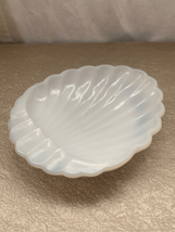 Hazel Atlas Shell Trinket Dish-Milk Glass Clam Sea Soap Holder 5-1/2&quot; EUC - £9.17 GBP