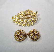 Vintage Lisner Painted Metal Gold Tone Flower Leaf Brooch &amp; Earrings Set... - $54.45