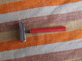 RARE VINTAGE SOVIET RUSSIAN USSR CURVED EDGE SAFETY RAZOR #27 - $45.04