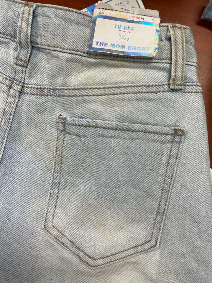 MSRP $39 Tinseltown Juniors' Floral-Print Frayed Denim Shorts Size 5 (STAINED) Item image 4