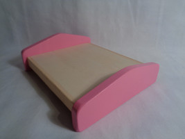 Dollhouse Wood Furniture Replacement Bedroom Pink Bed  - £7.53 GBP