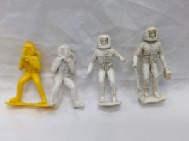 Lot Of (4) Vintage 1960s Space Astronaut Toy Figures 2&quot; - £13.06 GBP