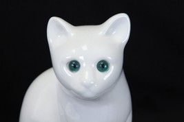 ELFA Alcobaca White Cat Statue Figurine Green Eyes Kitty Figure 8.5&quot; Tall - £19.69 GBP