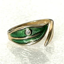 Vtg Avon Ring Women Sz 7.5 Gold Tone Green Enamel Leaf Open with Rhinestone - £11.22 GBP