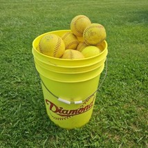 ASA Softballs Lot of 31 &amp; Diamond Sports 6-Gallon Ball Bucket - £77.64 GBP