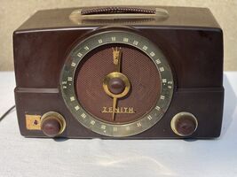 Vintage 1950s Zenith AM/FM Radio Model H725 - $98.99