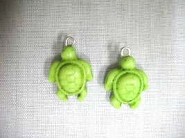 HONU SEA TURTLE LT MINT LIME GREEN HOWLITE DANGLING 2 SIDED CHARM DROP E... - $92.00 MXN