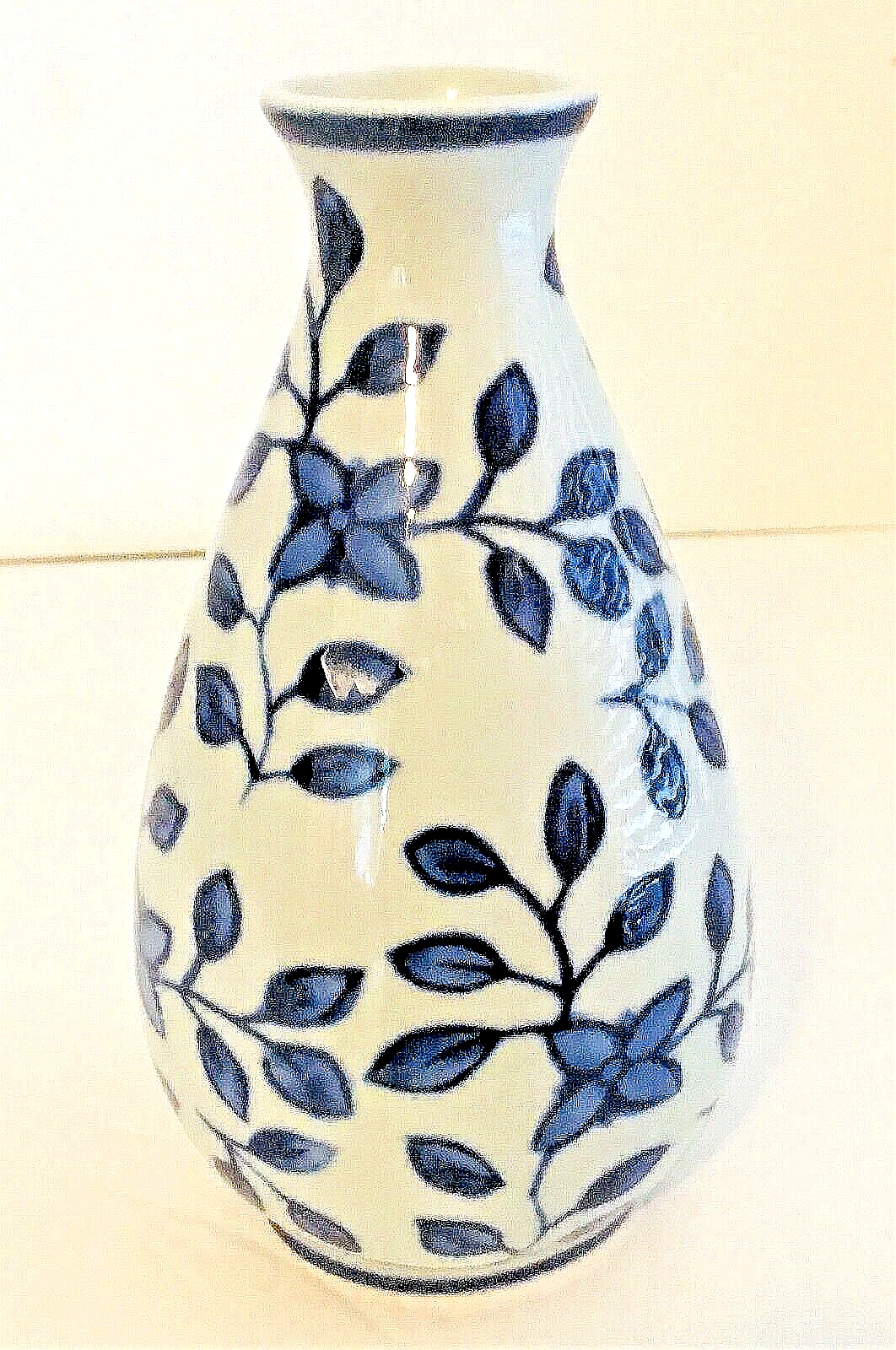 The Bombay Company Chinoiserie Vase White w/ Blue Leaves 6"H Ceramic EUC - $8.99