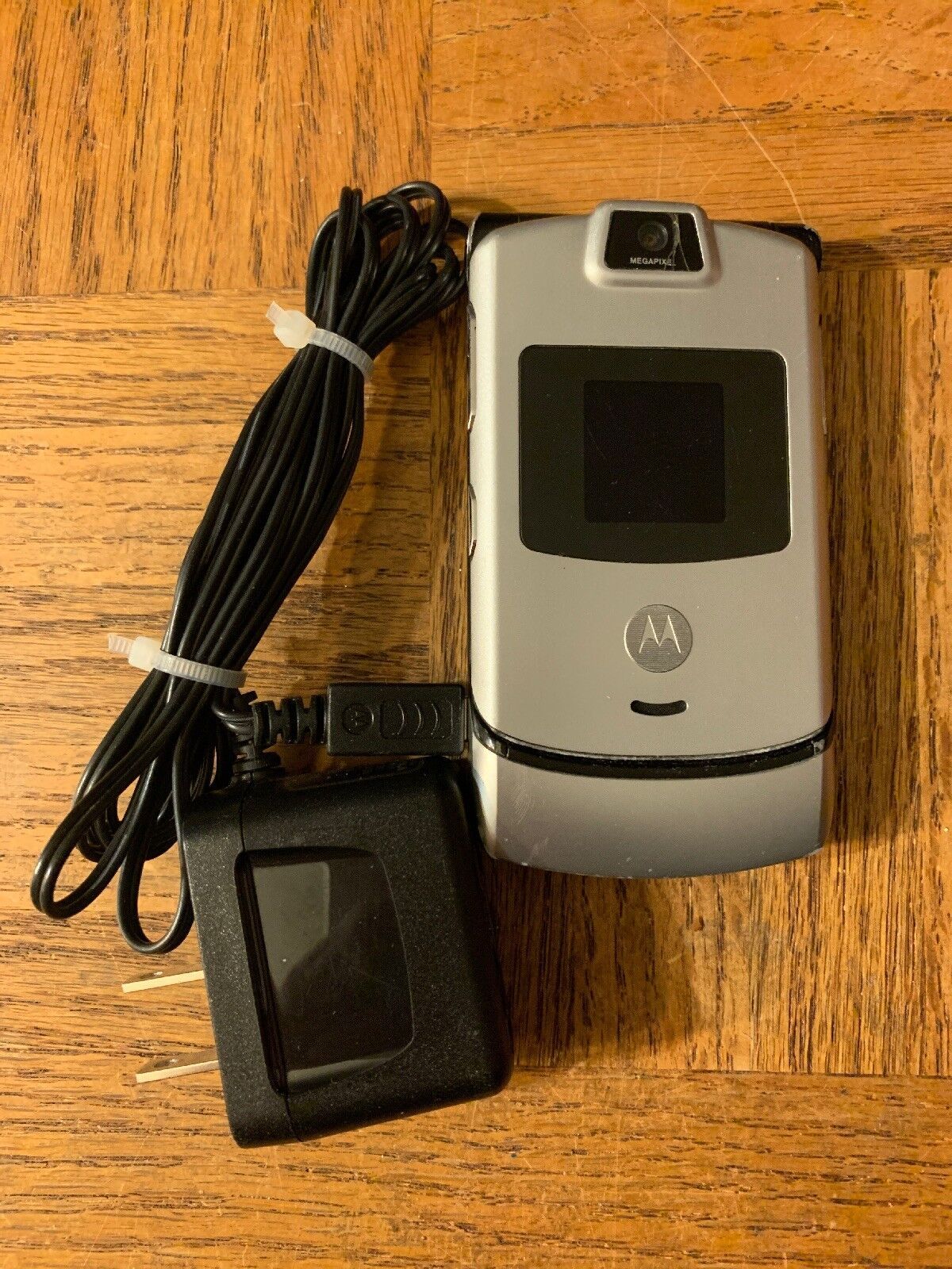 Motorola Silver Cell Phone-Rare Vintage-SHIPS N 24 HOURS - $79.84