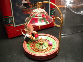 Enesco Treasury Christmas Ornaments 1992 Joy To The Whirled 4th in Casin... - £10.19 GBP