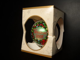 Bronners Christmas Wonderland 2008 Christmas Wreath Glass Bulb Ornament Boxed - $8.99