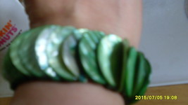 Bracelet Mussel Shell  Vintage Mermaid Green Iridescent Small 7&quot; Half Moon Elast - £14.15 GBP