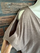 Tahari Cold Shoulder Blouse Medium Short Sleeve Shirt Beige Stretch Top ... - £14.27 GBP