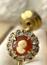 VINTAGE RHINESTONE CARVED SHELL CAMEO 3/4&quot; SCREW GOLDTONE EARRINGS PAIR - £10.05 GBP