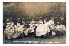 rp15084 - Group of women Lace Making - print 6x4 - £2.20 GBP