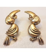 Toucan Bird Earrings 1.5&quot; Matte Gold Tone Pierced Studs Adorable Animal ... - £12.45 GBP