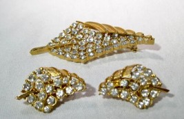 Vintage Gold Tone Rhinestone Leaf Unsigned Brooch Pin &amp; Earrings Set K1152 - £38.44 GBP