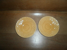 2 Wedgewood Saucers Weave Design Edge Golden Yellow - $95.18 MXN