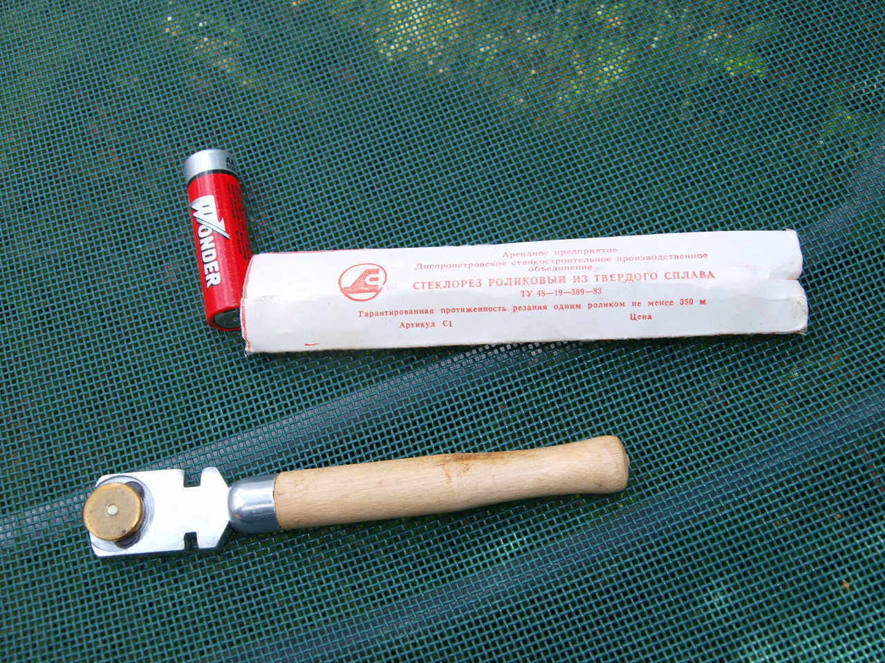VINTAGE SOVIET RUSSIAN USSR WOODEN HANDLE GLASS CUTTER #4 - $11.86