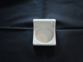 ANTIQUE VTG WHITE PORCELAIN  IRONSTONE WALL MOUNT BATHROOM CUP GLASS HOLDER - $19.49