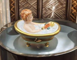 Limoges Bath Time Baby in Tub Porcelain Trinket Box Peint a la Main Green - $2,440.04 MXN