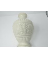 LENOX ATHENA LARGE VASE  9-1/4&quot; STUNNING IVORY COLORED EMBOSSED GOLD RIMMED - $459.42 MXN