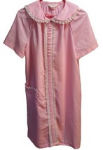 Vtg Lindsay Jordon Women&#39;s Pink W/White Ruffle Cotton Robe M Snap Closure Pocket - £15.68 GBP