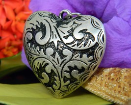 Vintage Puffy Heart Pendant Etched Relief Black Silver Tone Reversible - £15.94 GBP