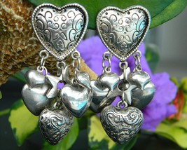 Vintage Puffy Hearts Stars Dangle Earrings Black Silver Etched Clips - £15.85 GBP