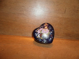Blue Heart Shaped Trinket Box With Wagon and Floral Painting  - $95.18 MXN