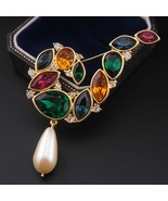 Vintage Monet multi-color Rhinestone Large Brooch With Dangling Pearl - €56,18 EUR